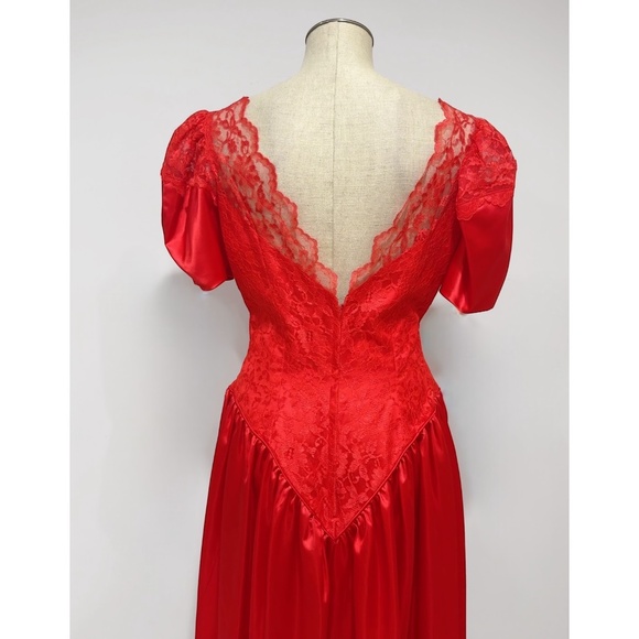 Union Made ILGWU Vintage 1980s Red Lace and Satin Formal Dress Size M/L - Picture 7 of 11